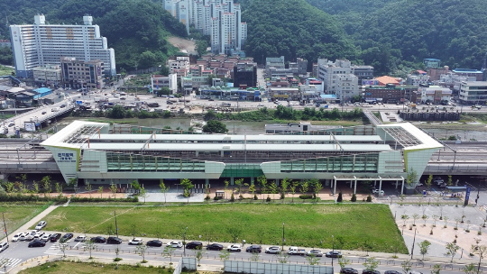 경강선곤지암역 모습, 열차 이용시 판교역까지 20분대, 강남역까지 40분대에 도달 가능하다